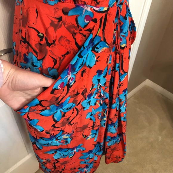 Leifsdotfir Strapless red dress with blue florals - Picture 4 of 8